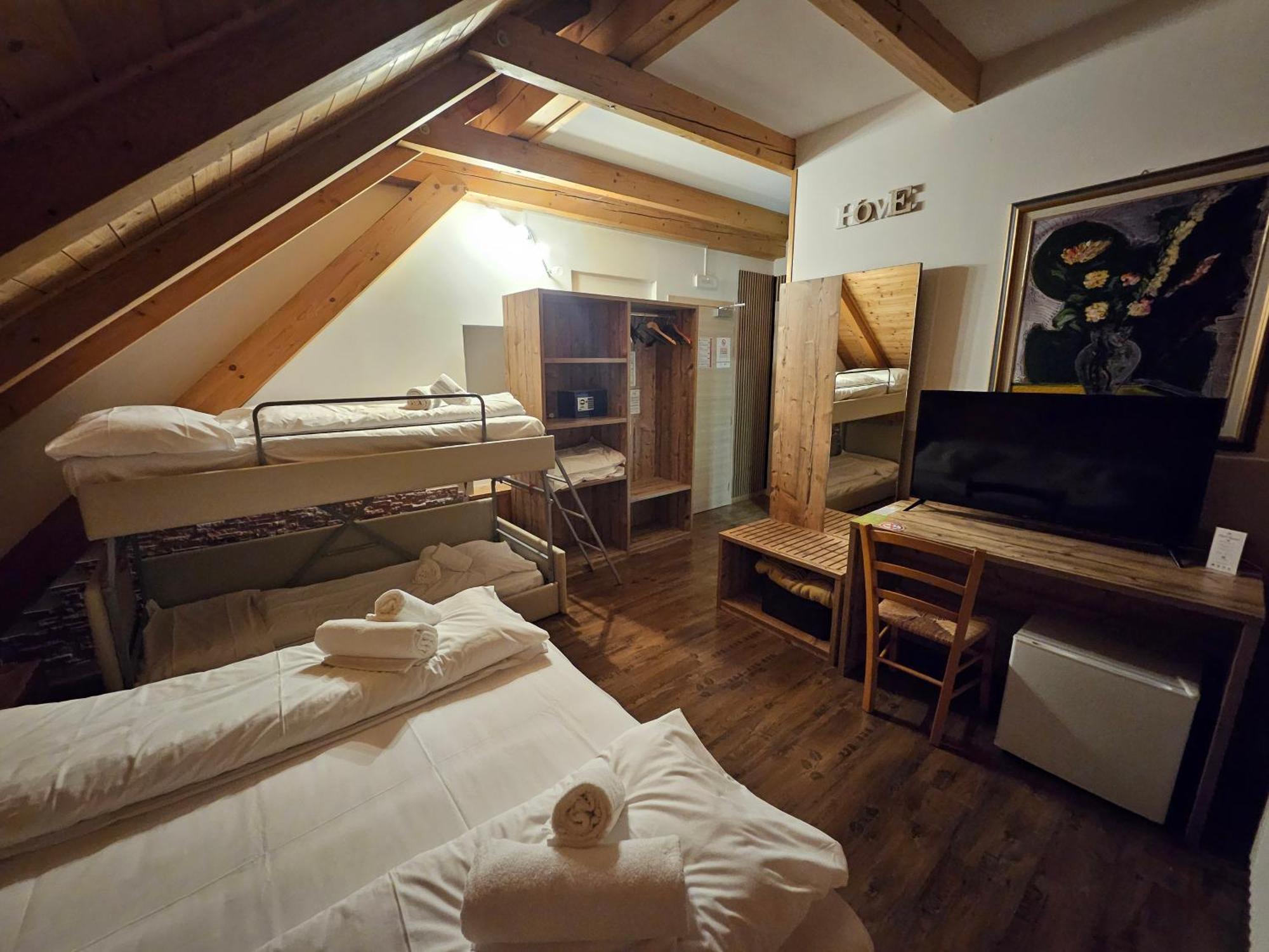 Hotel Tarvisio Four Seasons Exteriör bild