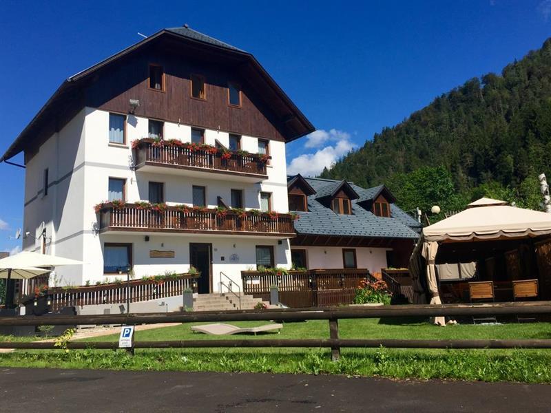Hotel Tarvisio Four Seasons Exteriör bild